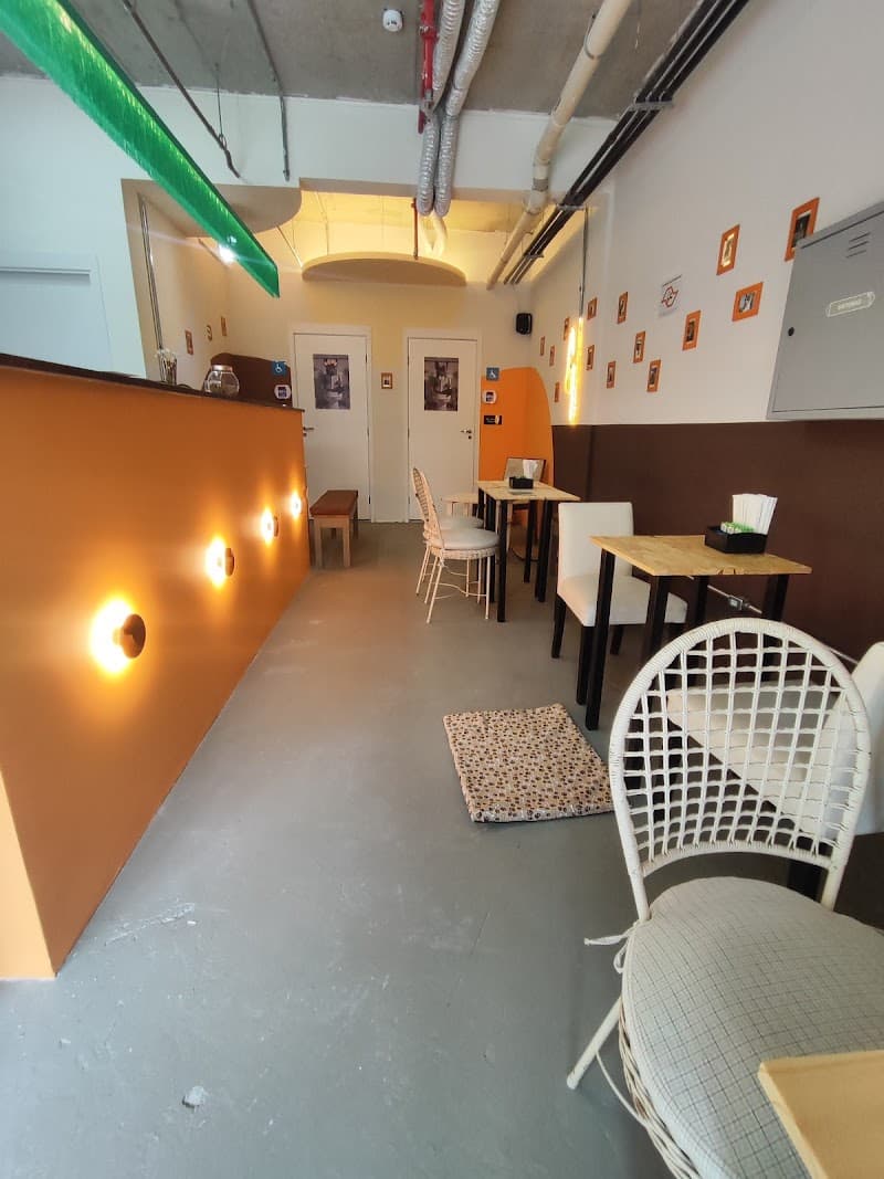 Canela Pet Café