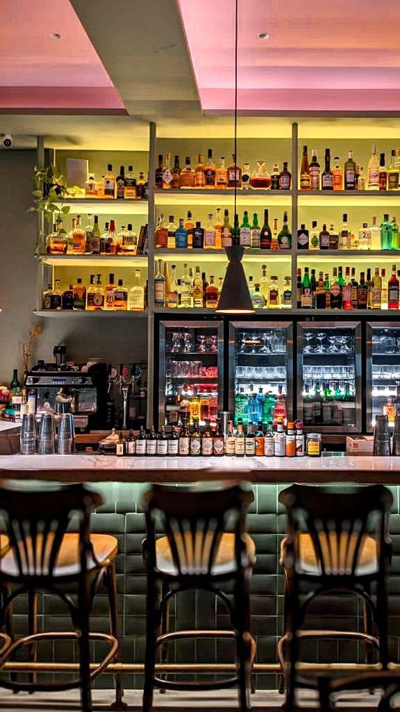 Cascasse il Mondo Bar