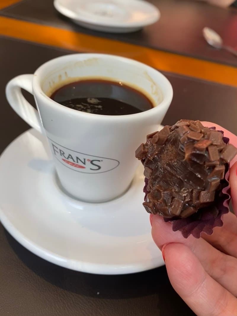 Fran's Café - Rouxinol