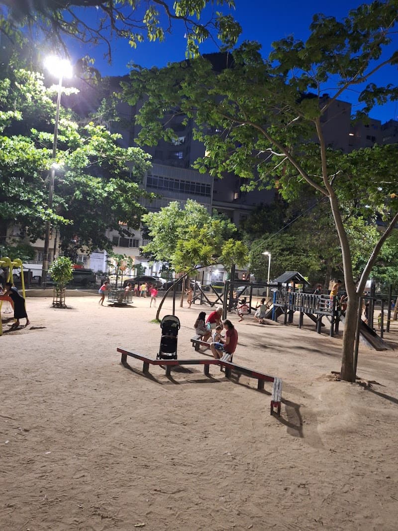 Praça Edmundo Bitencourt