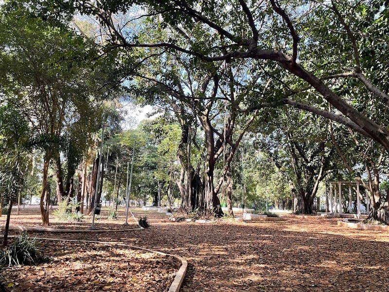 Senador José Roberto Leite Penteado Square
